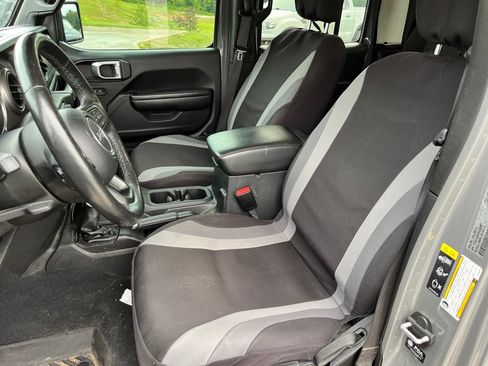 Used 2021 Jeep Gladiator Sport AWD/4WD image 7