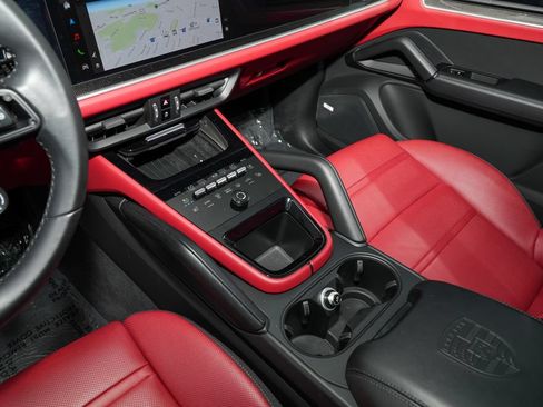 Certified 2025 Porsche Cayenne E-Hybrid AWD/4WD image 26