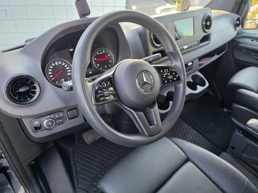 Used 2021 Mercedes-Benz Sprinter 2500 image 27