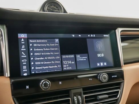 Certified 2022 Porsche Macan AWD/4WD image 30