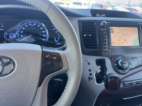 Used 2012 Toyota Sienna XLE image 24