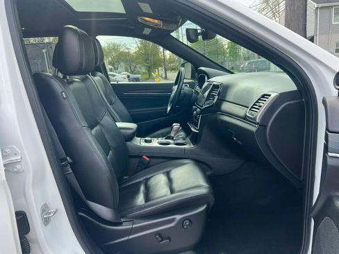 Used 2021 Jeep Grand Cherokee Limited AWD/4WD image 32