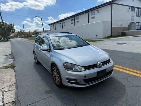 Used 2015 Volkswagen Golf S image 3