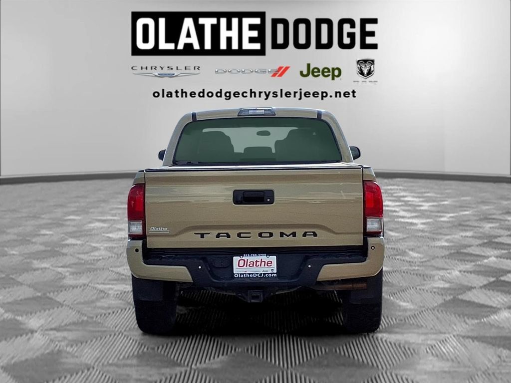 Used 2017 Toyota Tacoma TRD Off-Road AWD/4WD image 29