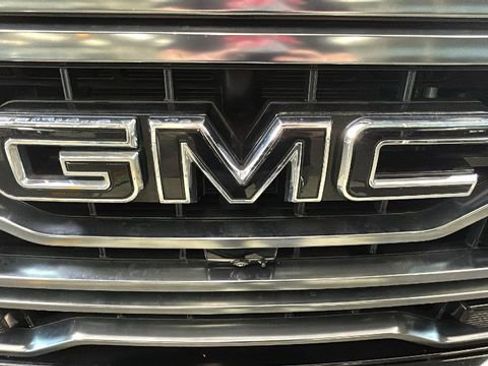 Used 2022 GMC Sierra 1500 AT4 w/ AT4 Premium Package AWD/4WD image 9