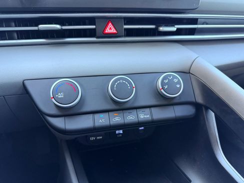 Used 2024 Hyundai Elantra SE FWD image 18