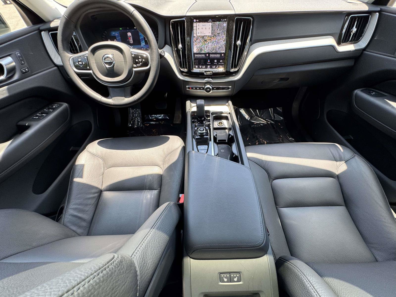 Certified 2025 Volvo XC60 B5 Plus AWD/4WD image 13