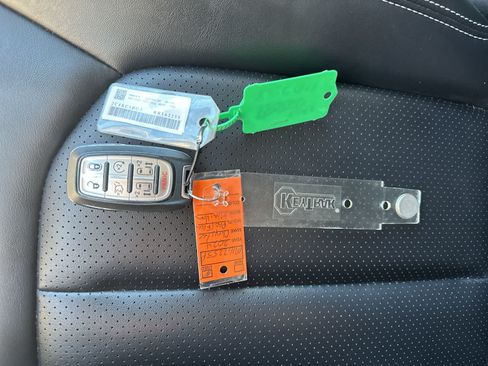 Used 2024 Chrysler Pacifica Touring-L FWD image 26