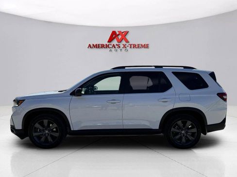 Used 2023 Honda Pilot Sport image 2