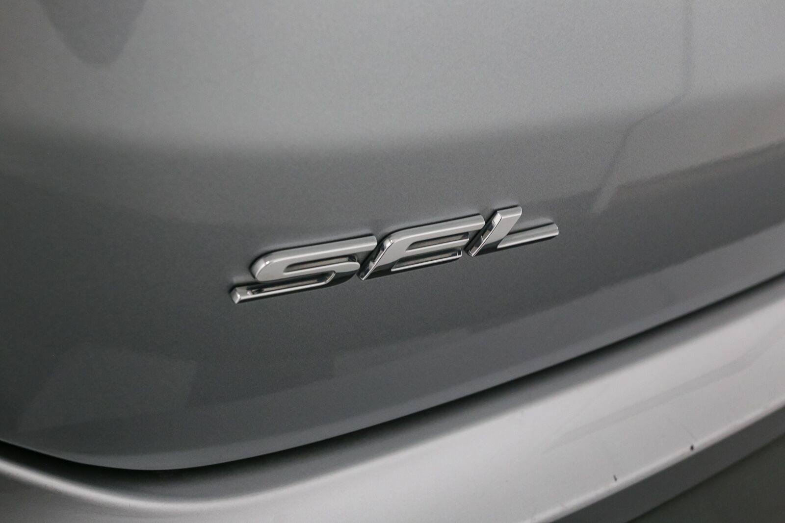 Used 2024 Ford Edge SEL AWD/4WD image 10