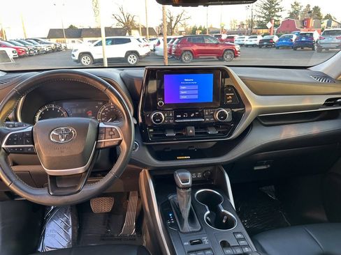 Used 2023 Toyota Highlander XLE image 20