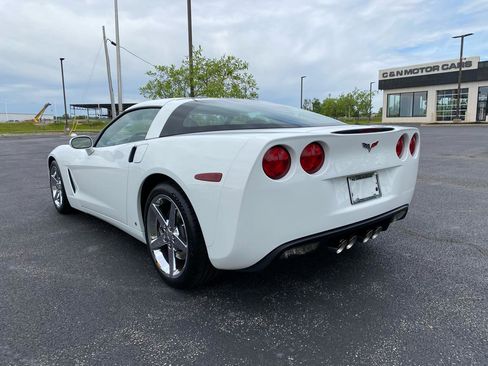 Used 2007 Chevrolet Corvette Coupe w/ Performance Package RWD image 7