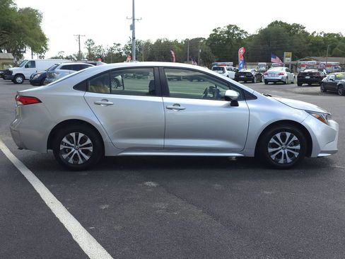 Used 2022 Toyota Corolla LE FWD image 4