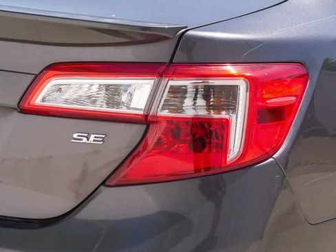 Used 2014 Toyota Camry SE FWD image 9