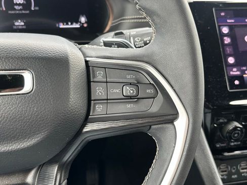 Used 2025 Jeep Grand Cherokee L Laredo image 19