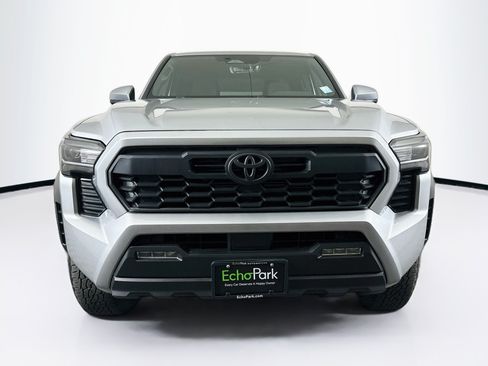Used 2025 Toyota Tacoma TRD Off-Road AWD/4WD image 2