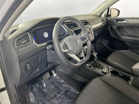 Used 2022 Volkswagen Tiguan SE AWD/4WD image 9