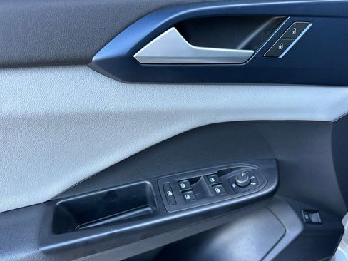 Used 2022 Volkswagen Taos SE image 11