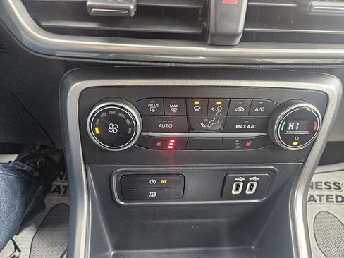 Used 2020 Ford EcoSport SE w/ SE Convenience Package image 17