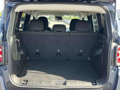 Used 2023 Jeep Renegade Latitude AWD/4WD image 19