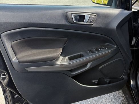Used 2019 Ford EcoSport SE w/ SE Convenience Package image 10