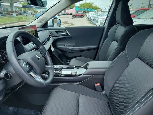 New 2026 Mitsubishi Outlander ES FWD image 17