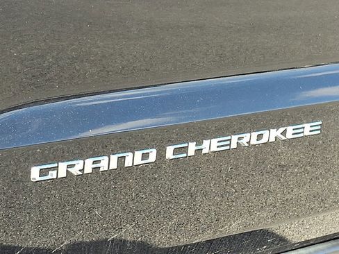 Used 2014 Jeep Grand Cherokee Limited image 19