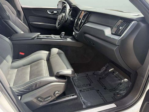 Used 2022 Volvo XC60 B6 R-Design w/ Advanced Package image 32