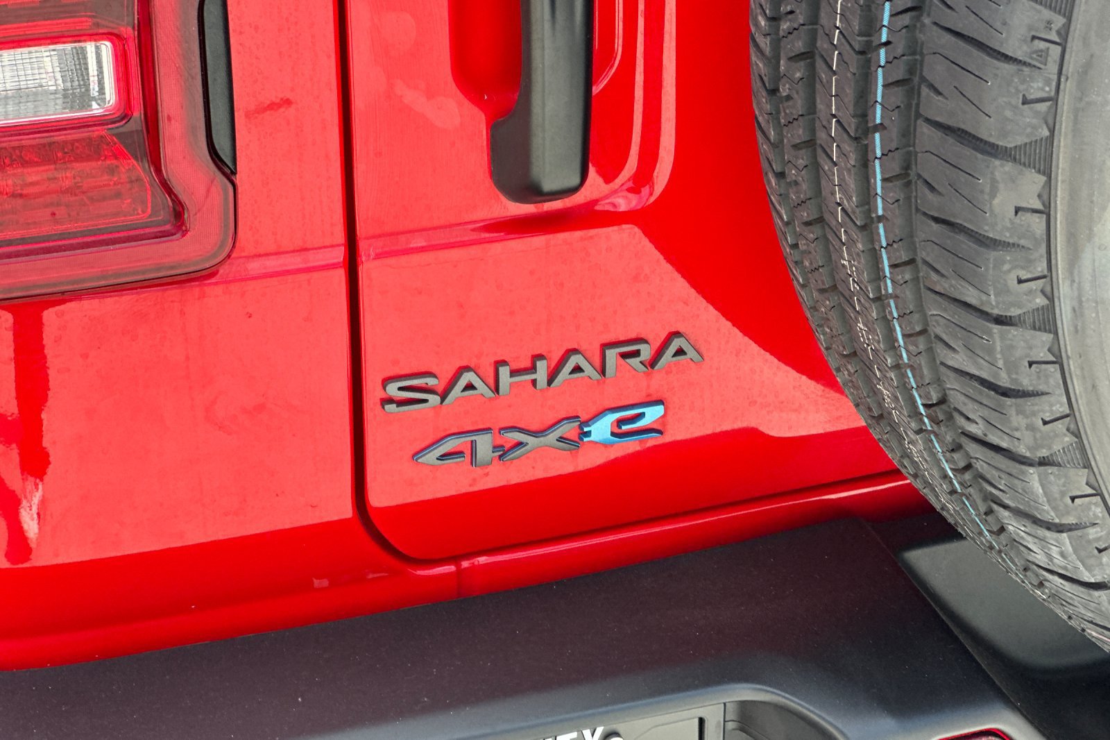 Used 2025 Jeep Wrangler Unlimited Sahara w/ Safety Group AWD/4WD image 27