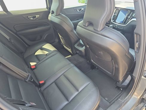 Used 2020 Volvo V60 T5 Cross Country AWD/4WD image 11
