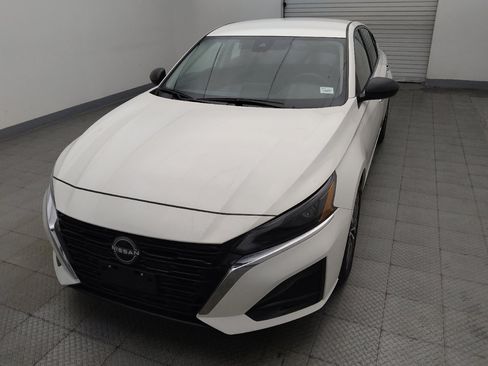 Used 2025 Nissan Altima 2.5 SV FWD image 15