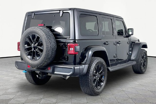 Used 2023 Jeep Wrangler Unlimited Sahara AWD/4WD image 6
