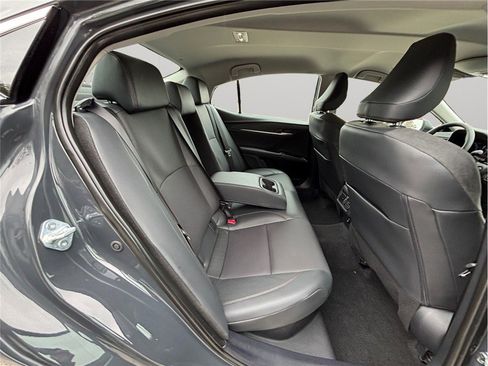 Used 2025 Toyota Camry XLE image 37