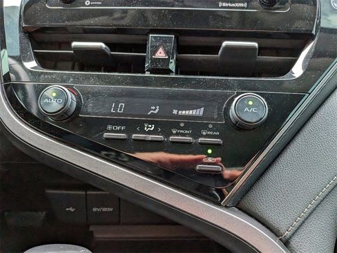 Used 2021 Toyota Camry SE image 23