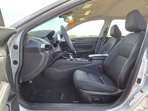 Used 2024 Nissan Altima 2.5 SV FWD image 13