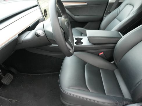 Used 2024 Tesla Model Y Long Range image 12