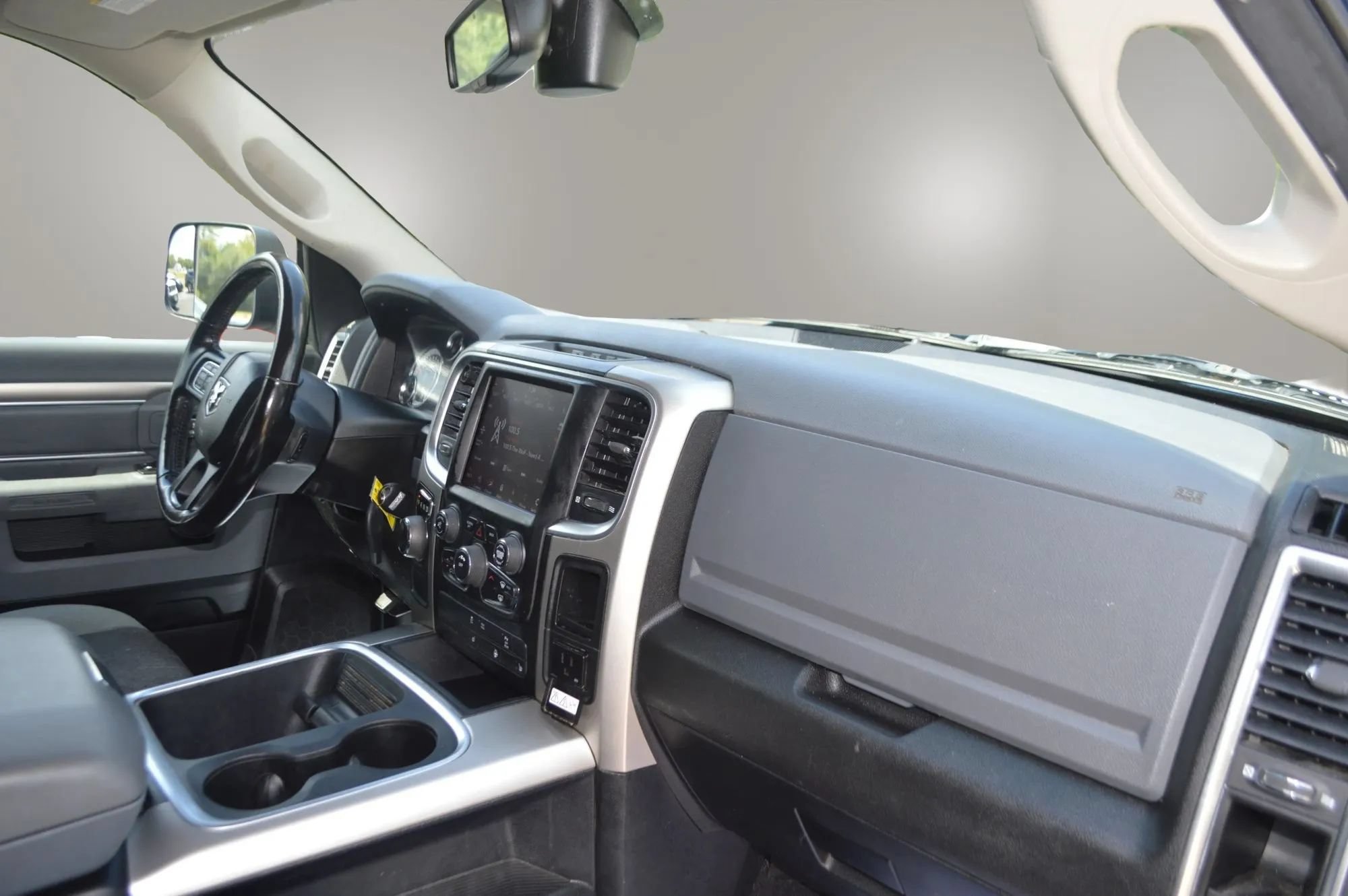 Used 2020 RAM 1500 Classic SLT w/ Luxury Group RWD image 26