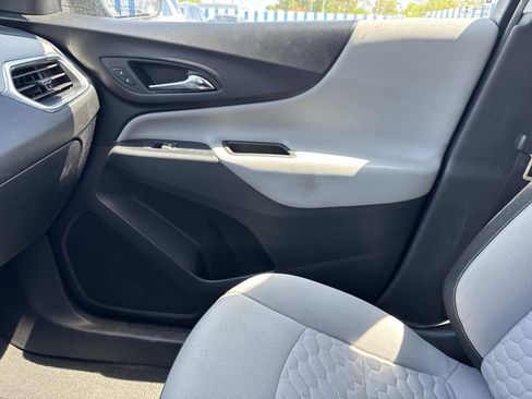 Used 2019 Chevrolet Equinox LS FWD image 23