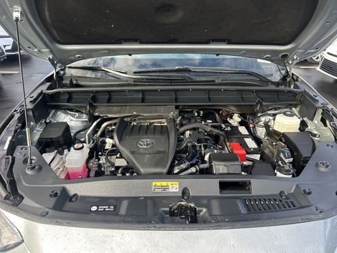 Used 2024 Toyota Highlander XLE image 13