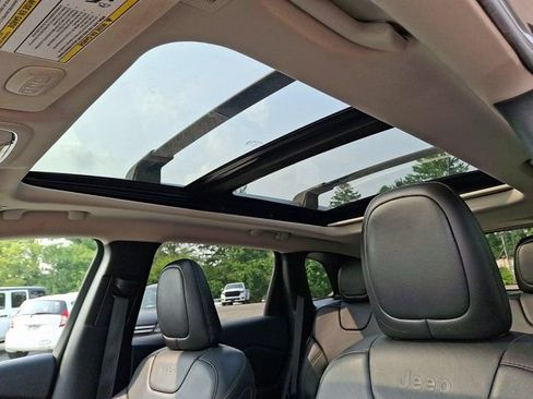 Certified 2018 Jeep Cherokee Limited AWD/4WD image 18