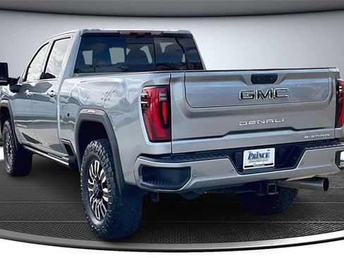 Used 2025 GMC Sierra 2500 Denali Ultimate image 4
