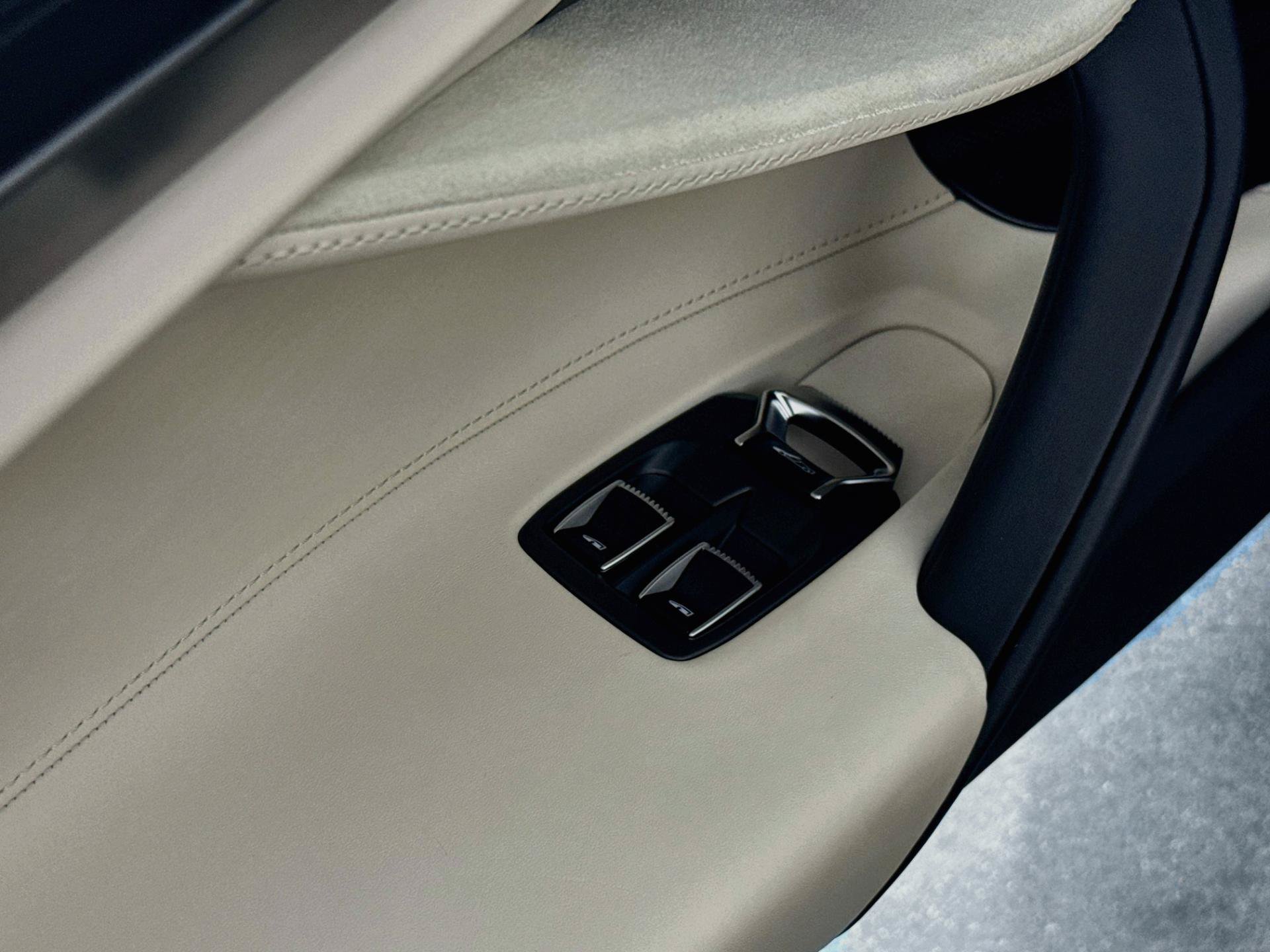 Used 2024 McLaren 750S Spider RWD image 19