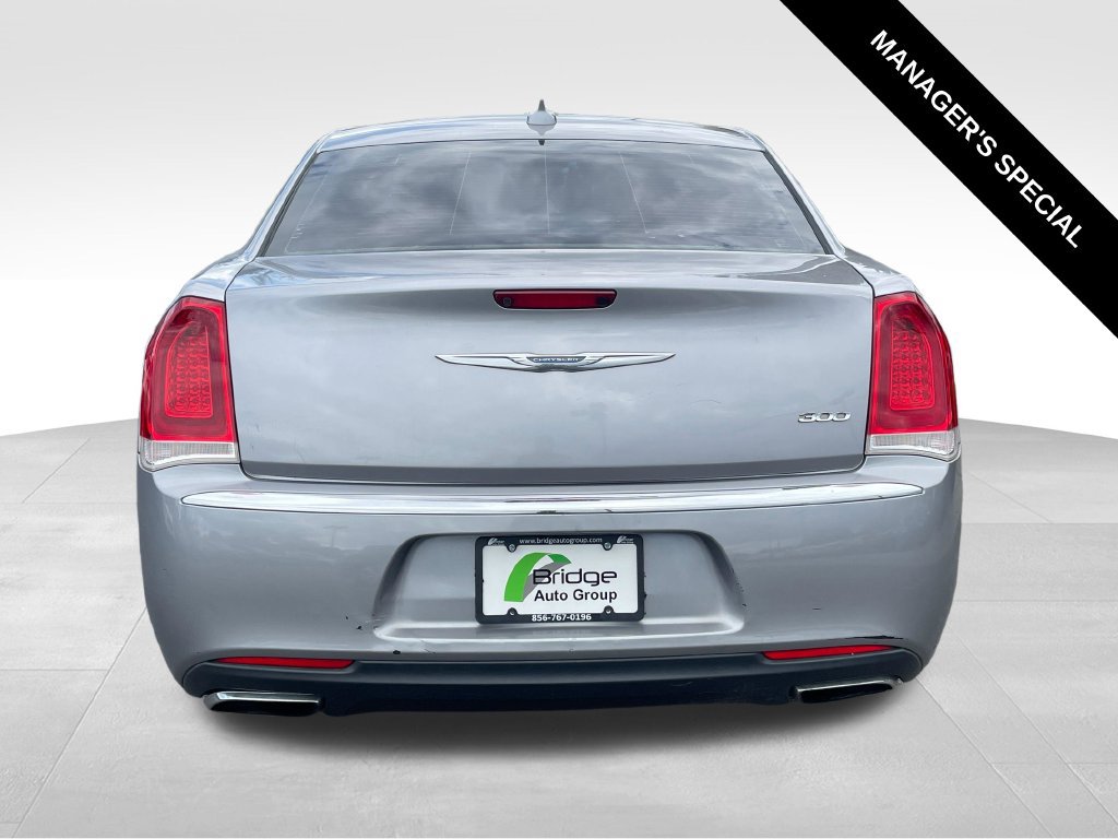 Used 2017 Chrysler 300 Limited RWD image 6
