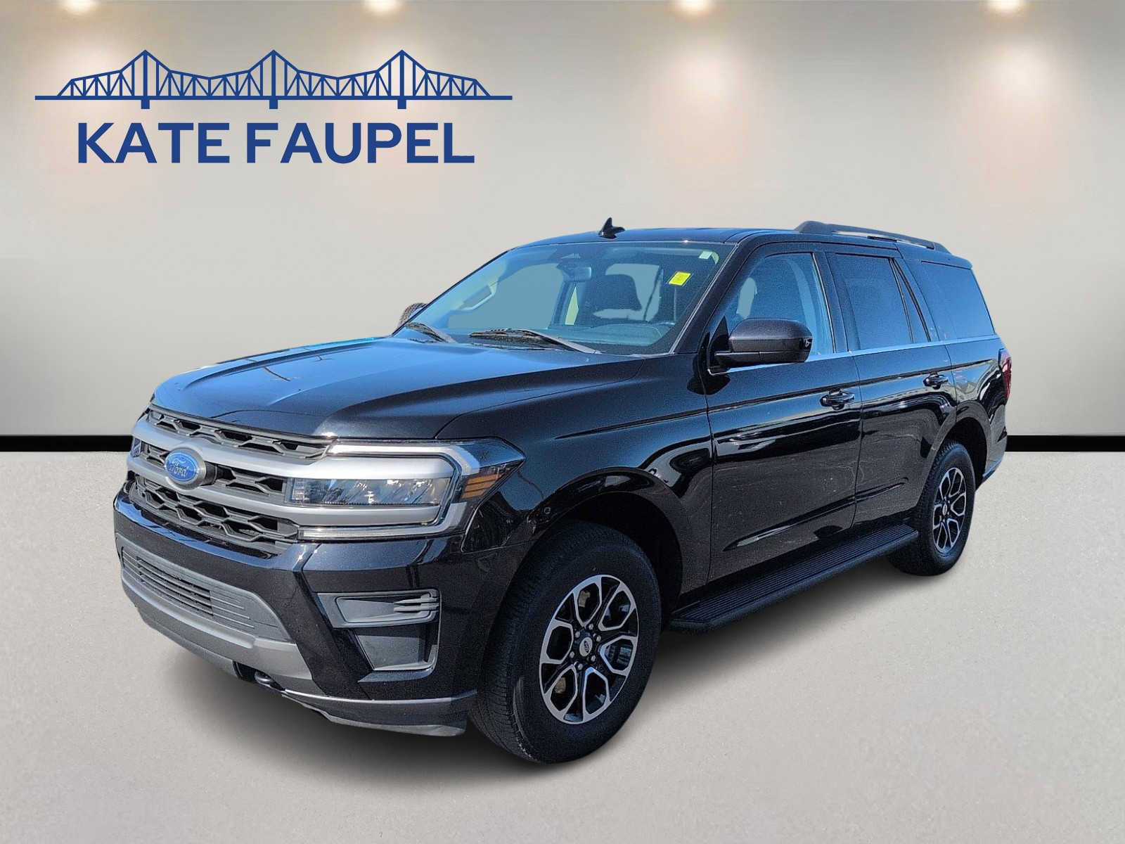 Used 2022 Ford Expedition XLT AWD/4WD image 3