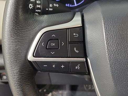 Used 2021 Toyota Sienna XLE FWD image 25