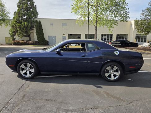 Used 2015 Dodge Challenger SXT image 8