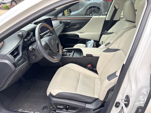 Certified 2025 Lexus ES 300h Ultra Luxury w/ Accessory Package (Z1) FWD image 16