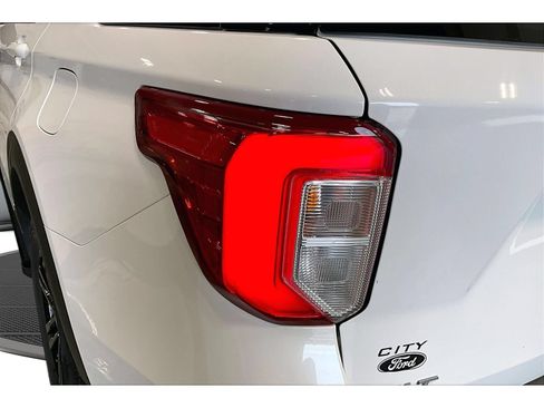 Used 2021 Ford Explorer XLT w/ Equipment Group 202A AWD/4WD image 36