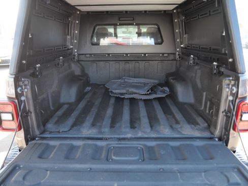 Used 2023 Jeep Gladiator Rubicon w/ LED Lighting Group image 18
