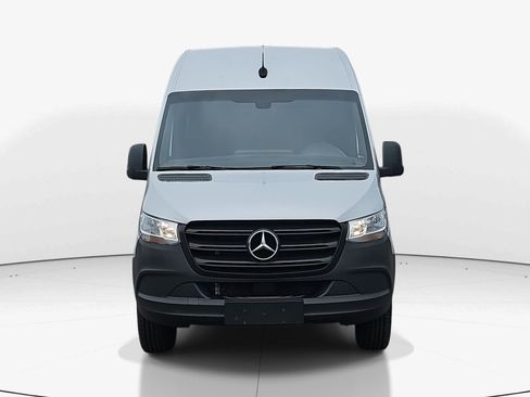 Used 2024 Mercedes-Benz Sprinter 2500 image 8